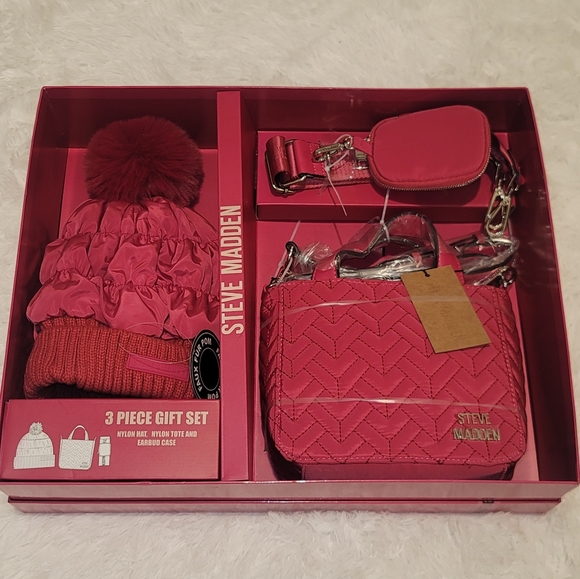 Steve Madden 3 piece Gift Set - Picture 2 of 6